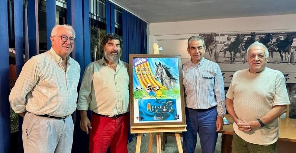 El conseller de Medio Ambiente, Medio Rural y Deportes del Consell de Mallorca, Pedro Bestard,  presenta las dos carreras de trote de la Diada de Mallorca.