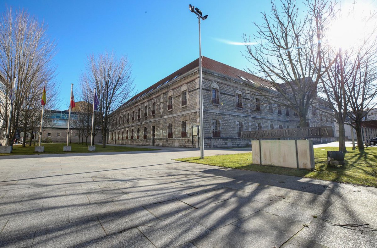 Se enfrenta a 22 años por agresión sexual a su hijastra, grabarla y exhibirle pornografía