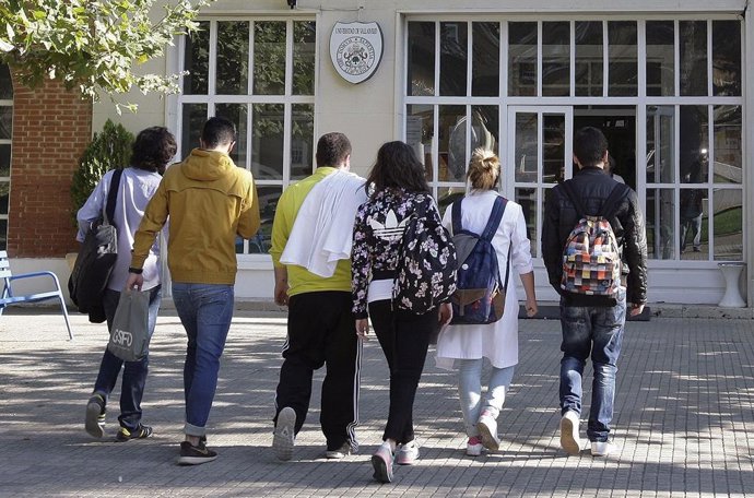 La Diputación de Palencia destina 100.000 euros a las ayudas al transporte y residencia de jóvenes estudiantes