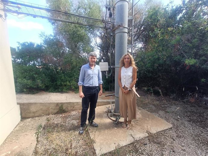 Instalan en Es Castell una nueva antena de la Red IoTIB