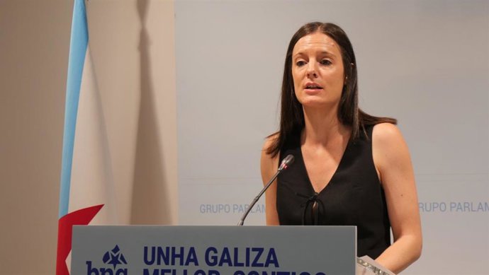Archivo - La viceportavoz parlamentaria del BNG Olalla Rodil en una rueda de prensa en el Parlamento.