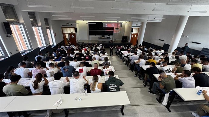 Un total de 907 opositores de La Rioja y de varias provincias próximas realizan el examen a Guardia Civil en Logroño