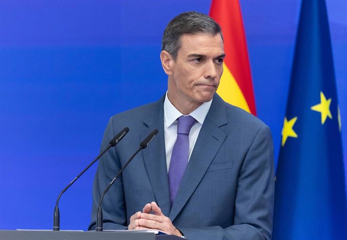 Archivo - El presidente del Gobierno, Pedro Sánchez, comparece ante los medios de comunicación para hacer balance del curso político, a 28 de julio de 2025, en Madrid (España). Esta fotografía ha sido realizada utilizando la técnica de doble exposición.
