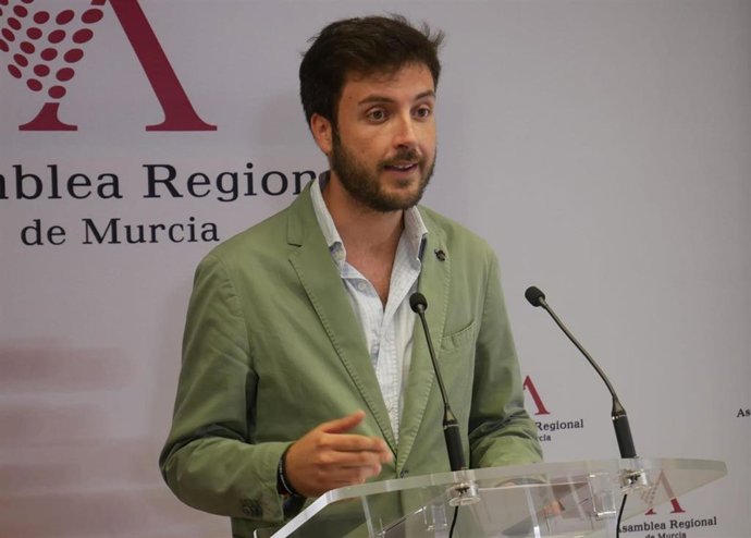 El diputado regional del Partido Popular Antonio Landáburu, en respuesta al PSRM