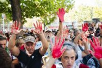 Manifestantes se concentran frente a la Embajada de Israel en Madrid en apoyo a la flotilla que va hacia Gaza