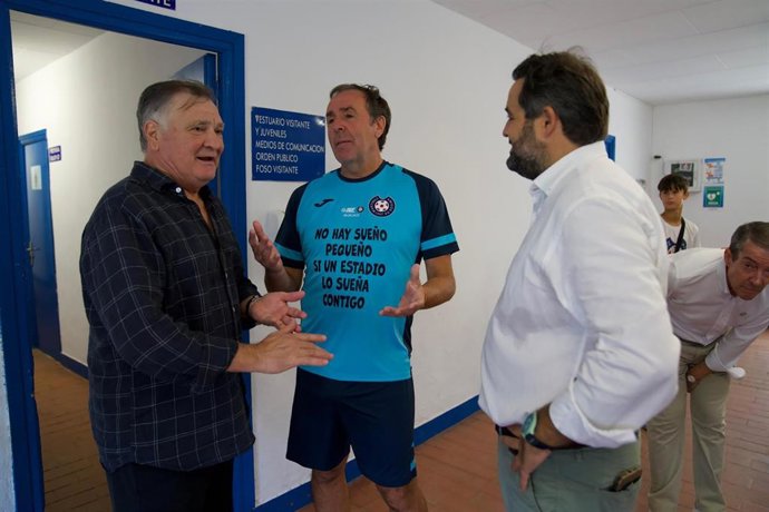 El presidente del PP de C-LM, Paco Núñez, durante el partido benéfico a favor de Javi Martínez en Almansa.