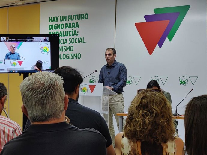 El coordinador general de IU Andalucía, Toni Valero, interviene ante la Coordinadora andaluza de IU en Sevilla.