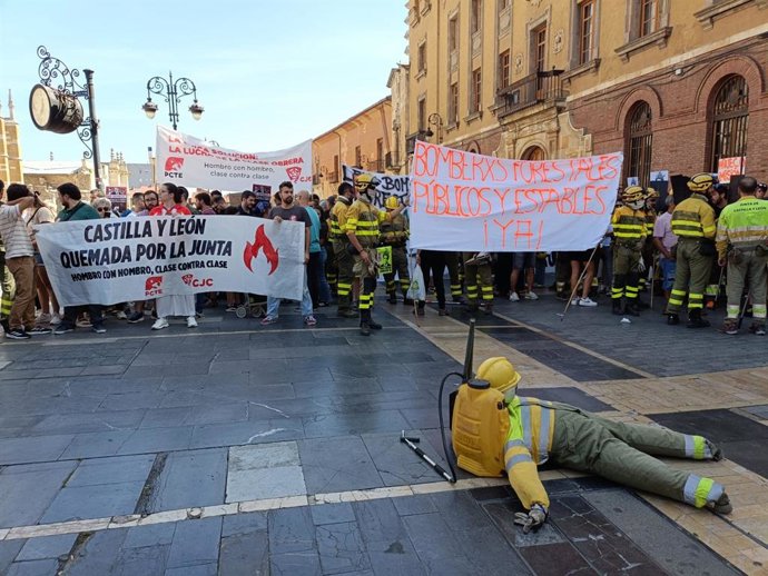 Inici de la marxa pacífica convocada aquest dissabte per Atifcyl a la plaça de Regla de Lleó