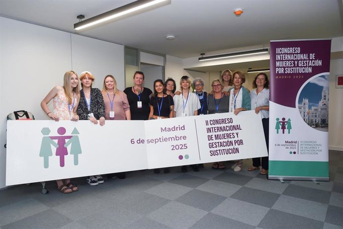 Foto de familia durante la apertura del II Congreso Internacional de Gestación Subrogada, en la sede de FIDE, a 6 de septiembre de 2025, en Madrid (España). 