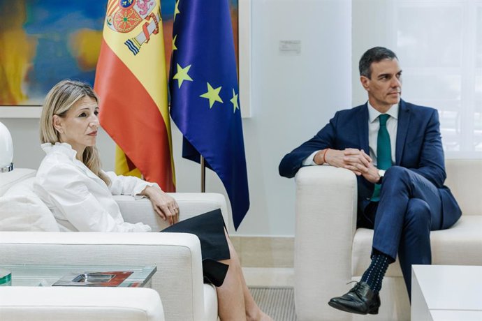 Archivo - Arquivo - O Presidente do Governo, Pedro Sánchez, e a Segunda Vice-Presidente e Ministra do Trabalho e Economia Social, Yolanda Díaz, durante uma reunião no Palácio Moncloa, em 16 de junho de 2025, em Madri (Espanha). A reunião entre Sánchez