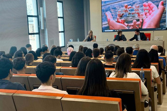 Imagen de los programas de microcredenciales universitarias de la Universidad de Almería.