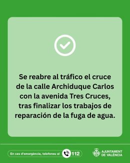 Reabre al tráfico el cruce de Archiduque Carlos con Tres Cruces tras reparar la fuga de agua en una tubería