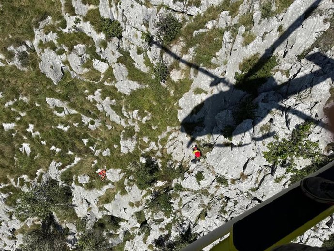 Evacuada en helicóptero una brasileña de la vía ferrata de Socueva al no poder continuar la ruta