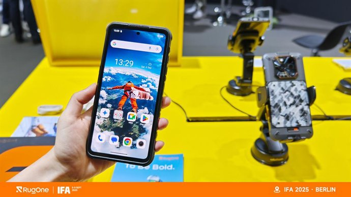 RugOne unveils the world’s first swappable dual-battery rugged phone at IFA 2025.