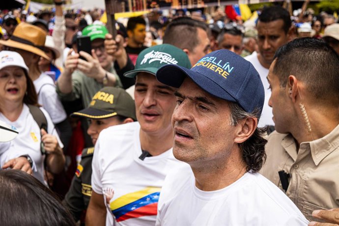 Archivo - Arquivo - 7 de agosto de 2024, Medellín, Antioquia, Colômbia: O prefeito de Medellín, Federico 'FICO' Gutierrez, participa de uma manifestação em apoio à eleição de Edmundo Gonzalez durante as eleições presidenciais na Venezuela, na cidade de Me
