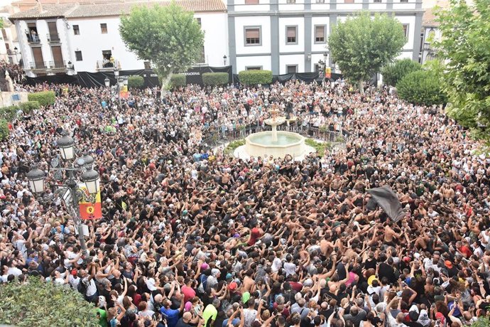 Celebración de la carrera del Cascamorras en Baza (Granada).