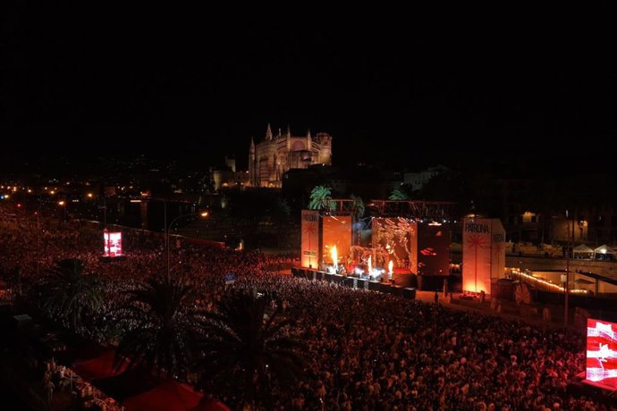 El concierto de electrónica por las fiestas de la Mare de Déu de la Salut congrega a 32.000 personas en Palma
