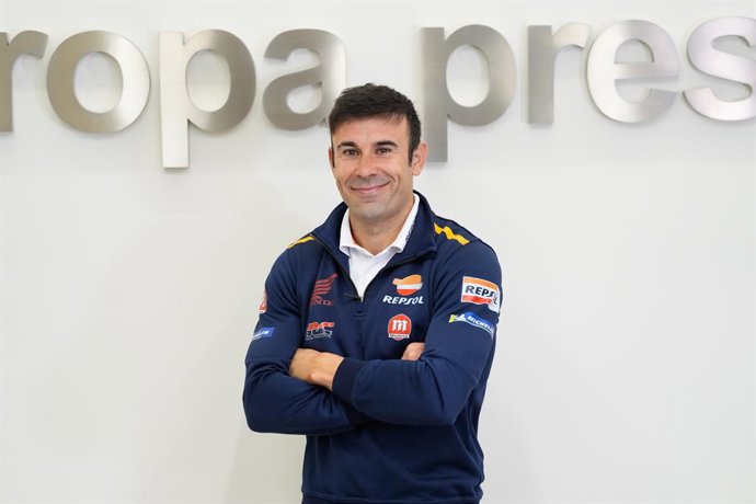 Archivo - Toni Bou, da Repsol Montesa-HRC, posa para retrato após uma entrevista para a Europa Press depois de ganhar seu 36º título do Campeonato Mundial de Trial na sede da Europa Press em 8 de outubro de 2024, em Madri, Espanha.