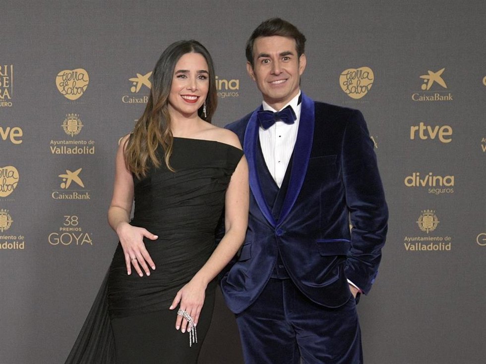 Archivo - La actriz Candela Serrat y el actor Daniel Muriel posan en la alfombra rosa previa a la gala de la 38 edición de los Premios Goya, en el Auditorio Feria de Valladolid, a 10 de febrero de 2024, en Valladolid, Castilla y León (España).