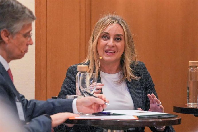 Archivo - La alcaldesa de Granada, Marifrán Carazo, interviene durante el encuentro con inversores en el IESE Business School. A 04 de marzo de 2025, en Nueva York (EEUU). (Foto de archivo).