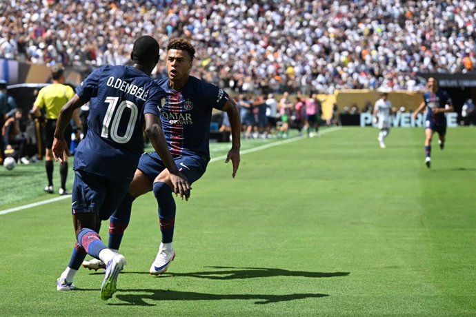 Archivo - 09 July 2025, US, New Jersey: Paris Saint-Germain's Ousmane Dembele (L) celebrates scoring his side's second goal with teammate Desire Doue during the FIFA Club World Cup semi final match between Paris Saint-Germain and Real Madrid at Metlife St