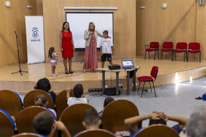 El Ayuntamiento de Huelva clausura los campamentos de 'Verano en tu barrio'.