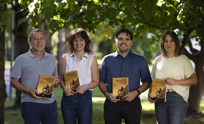 De izq. A dcha.: Miguel Laparra, Nerea Zugasti, Víctor Sánchez-Salmerón y Sandra Siria, coordinadores del libro.