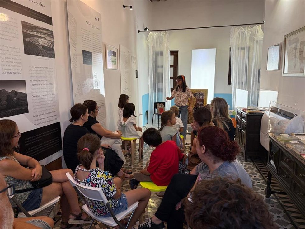 Imagen del taller 'Verano en verso' por la narradora Paula Mandarina.