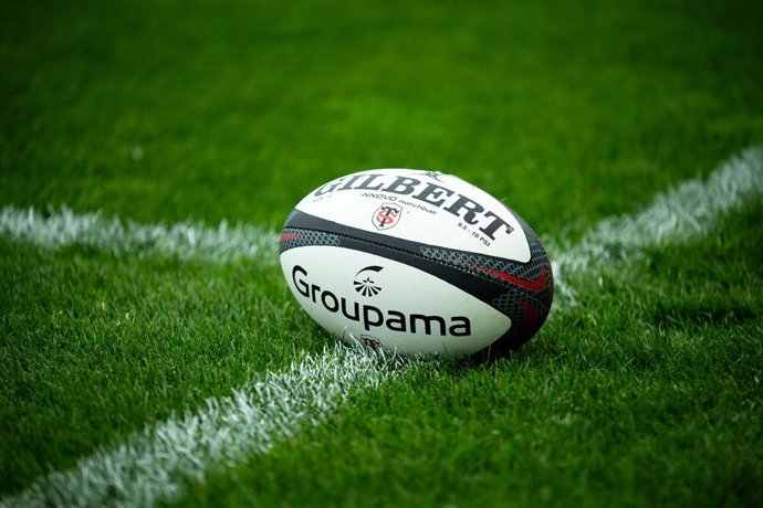 Archivo - Vista geral da bola de rúgbi durante a partida do campeonato francês Top 14 de rugby union entre Stade Toulousain (Toulouse) e LOU Rugby (Lyon) em 1º de junho de 2025 no estádio Ernest Wallon em Toulouse, França - Foto Nathan Barange / DPPI