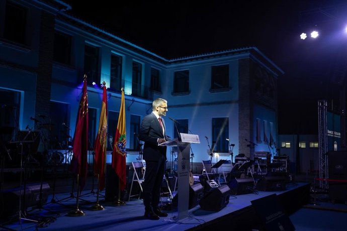 El delegado del Gobierno, Francisco Lucas, asistió ayer al acto de inauguración de la rehabilitación integral del edificio Miguel Medina de Archena
