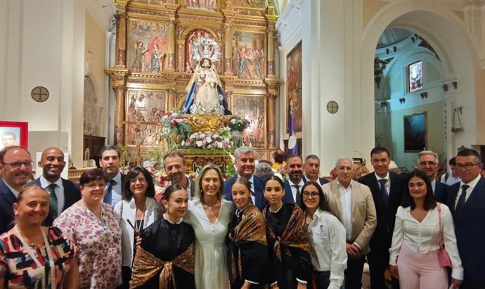 Ofrenda floral al Ayuntamiento de Guadalajara.