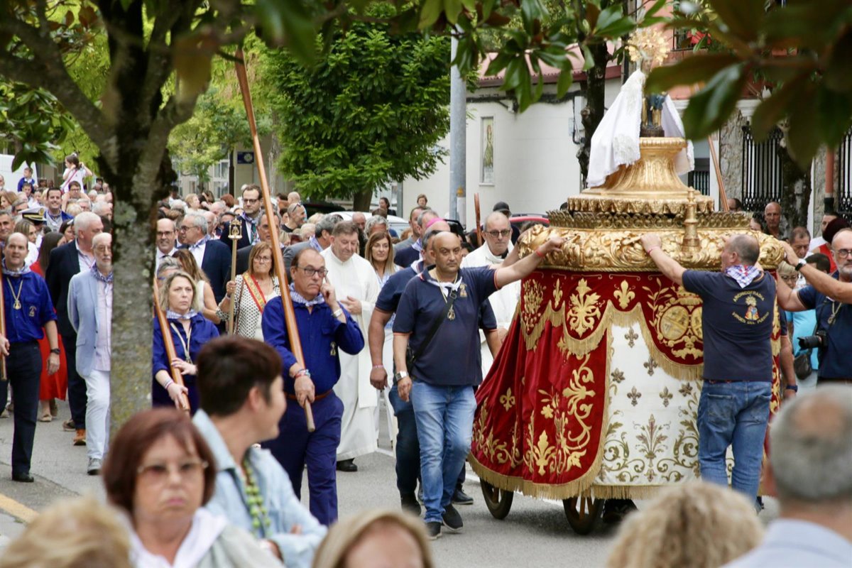 La procesión de la Virgen del Puerto congrega a miles de personas en Santoña