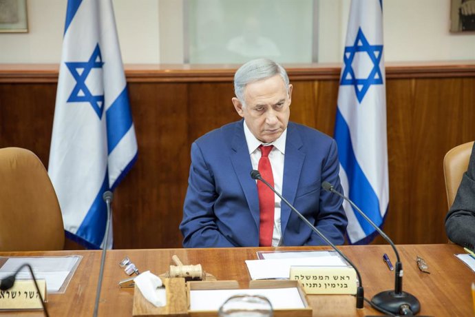 Archivo - JERUSALEM, 15 de maio de 2016 -- O primeiro-ministro israelense, Benjamin Netanyahu, participa da reunião semanal do gabinete do governo em Jerusalém, Israel, em 15 de maio de 2016, depois de se reunir com o ministro das Relações Exteriores da F