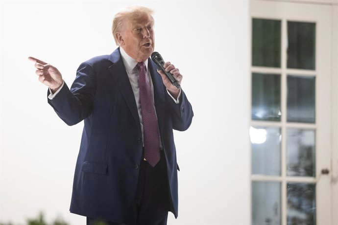 5 de setembro de 2025, Washington, Distrito de Colúmbia, EUA: O presidente dos Estados Unidos, Donald J. Trump, faz o discurso de abertura em um jantar com membros de seu governo e membros do Partido Republicano do Congresso no recém-reformado Rose Garden