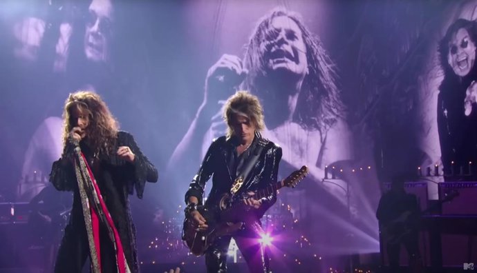 VÍDEO: Emotivo tributo a Ozzy Osbourne de Steven Tyler, Joe Perry, Yungblud y Nuno Bettencourt en los MTV VMAs 2025