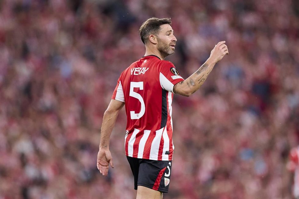 Archivo - El central del Athletic Club Yeray Álvarez en el partido de ida de semifinales de la Liga Europa ante el Manchester United.
