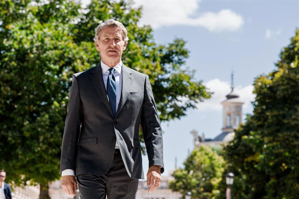 El presidente del Partido Popular, Alberto Núñez Feijóo, llega a una rueda de prensa, posterior a la reunión del Comité de Dirección del PP, en el Hotel NH Collection Palacio de Aranjuez, a 1 de septiembre de 2025, en Aranjuez, Madrid (España). 