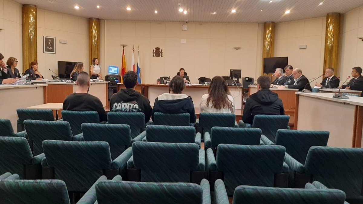 Condenados a dos años de prisión y al pago de 236.000 euros por quemar 34 vehículos en Cantabria