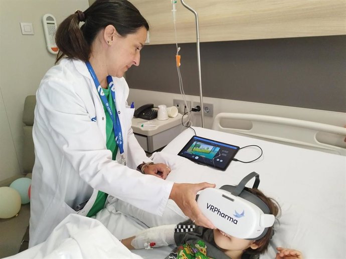 Pacientes pediátrico con las gafas