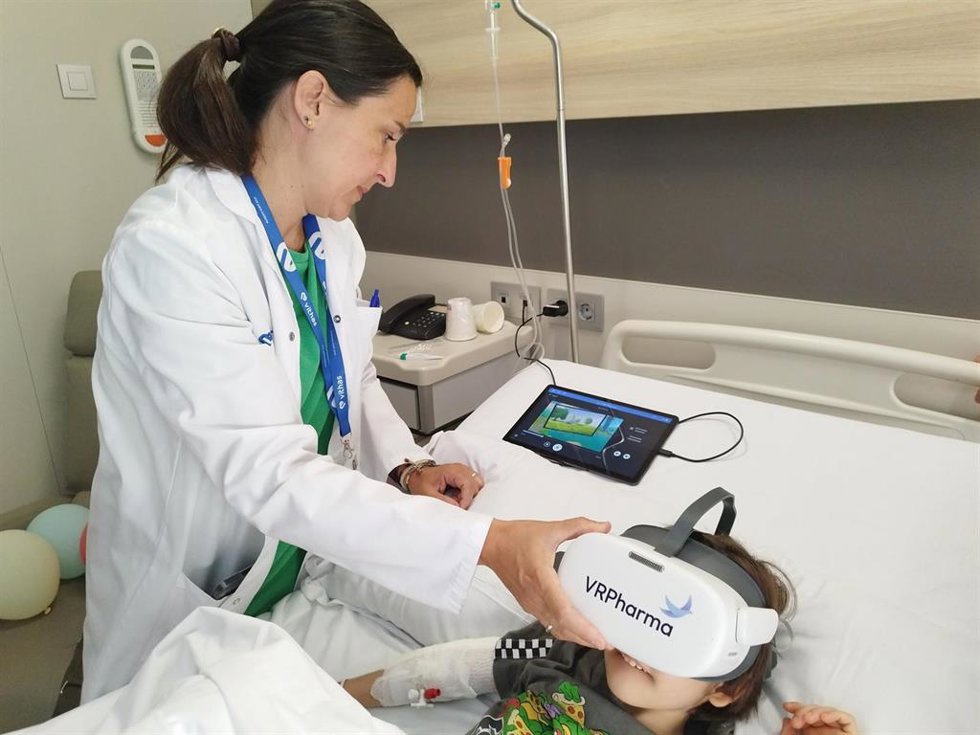 Pacientes pediátrico con las gafas