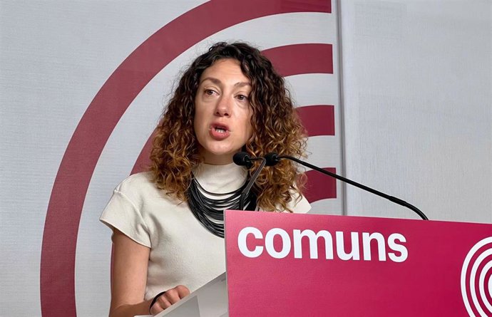 La portavoz de los Comuns y diputada en el Congreso, Aina Vidal, en una rueda de prensa desde la sede del partido