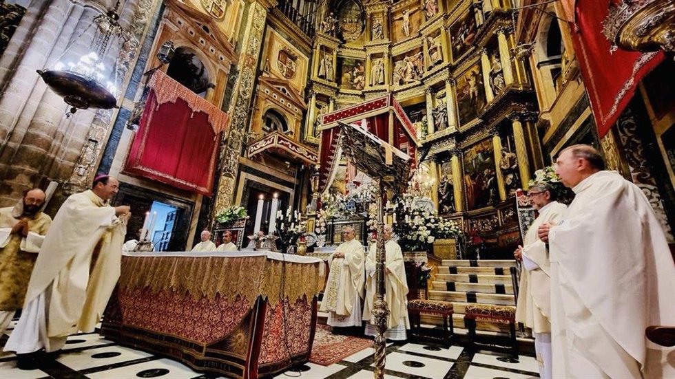 Solemne misa del Día de Extremadura en el Monasterio de Nuestra Señora de Guadalupe.
