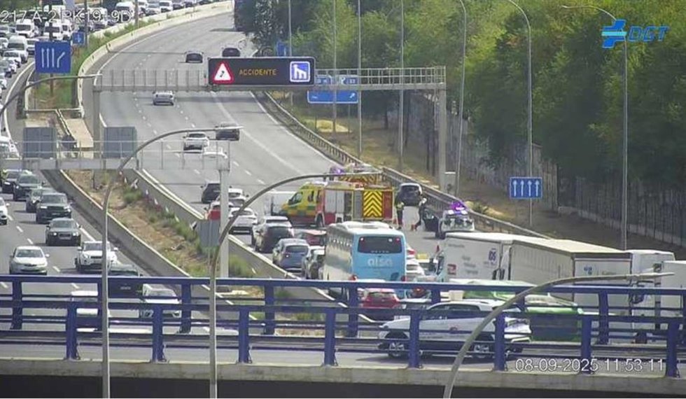 Imagen de retenciones en la A-2 tras un accidente por alcance