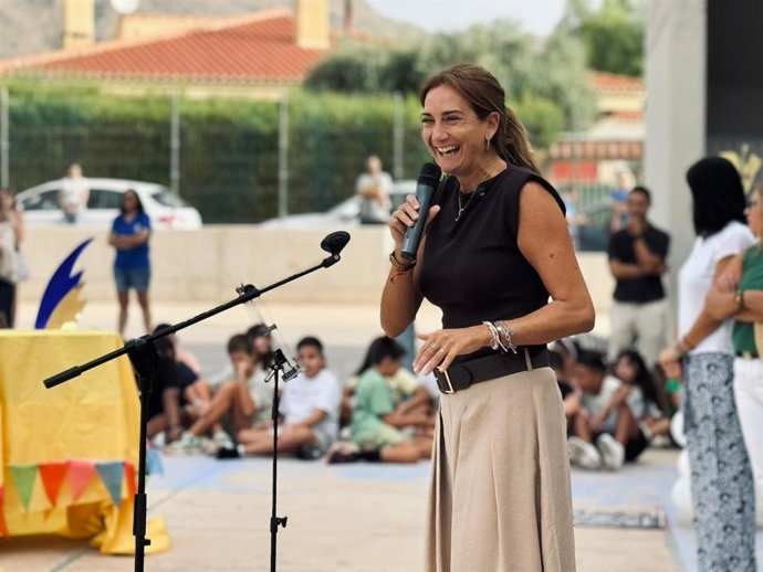 La alcaldesa de Archena, Patricia Fernández, inaugura el curso escolar 2025/26 en el CEIP Río Segura