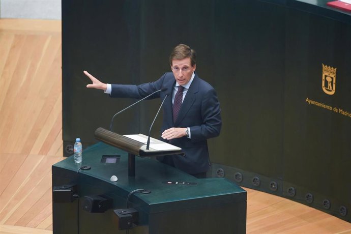 El alcalde de Madrid, José Luis Martínez Almeida, durante el Debate sobre el Estado de la Ciudad en el salón de sesiones del Pleno de Cibeles, a 8 de septiembre de 2025, en Madrid (España). 