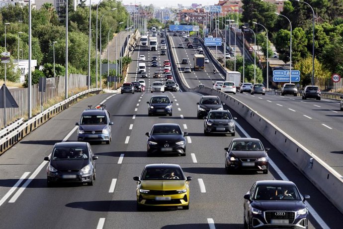 Vehículos en la carretera A-4.