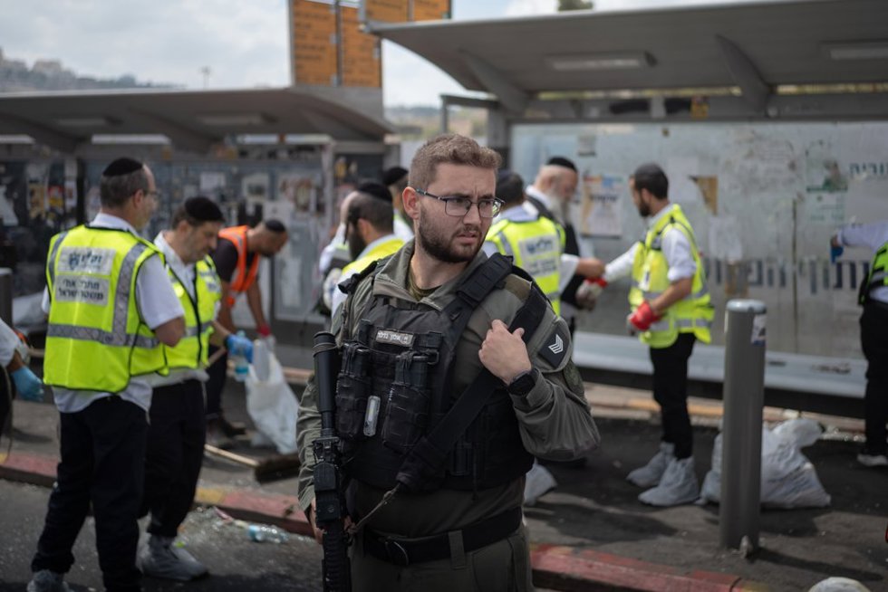 08 September 2025, Israel, Jerusalem: An Israeli soldier man guards the bus stop where a shooting attack took place in Jerusalem.