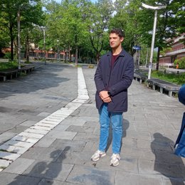 Archivo - El portavoz del PNV en el Parlamento vasco, Joseba Díez Antxustegi