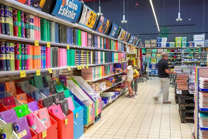 Archivo - El gasto medio por cesta alcanza este mes los 31,7 euros, frente a los 28,5 euros habituales