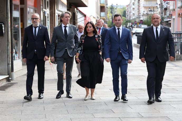El secretario general del PSOE de Castilla y León, Carlos Martínez, acompañado por representantes socialistas en Ponferrada, con motivo de la celebración del Día del Bierzo y la festividad de La Encina